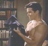 Clark-sans-chemise-bleue